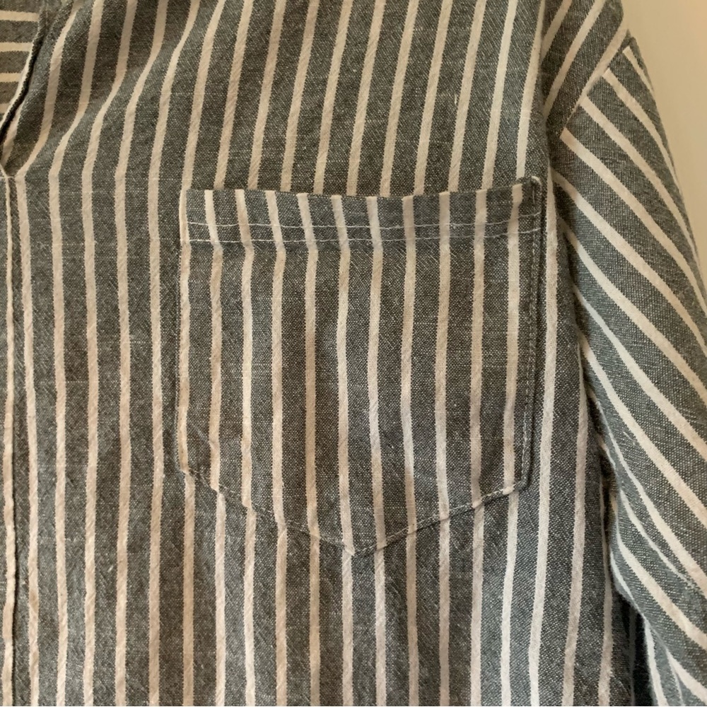 Pin stripe linen top - Picture 2 of 7